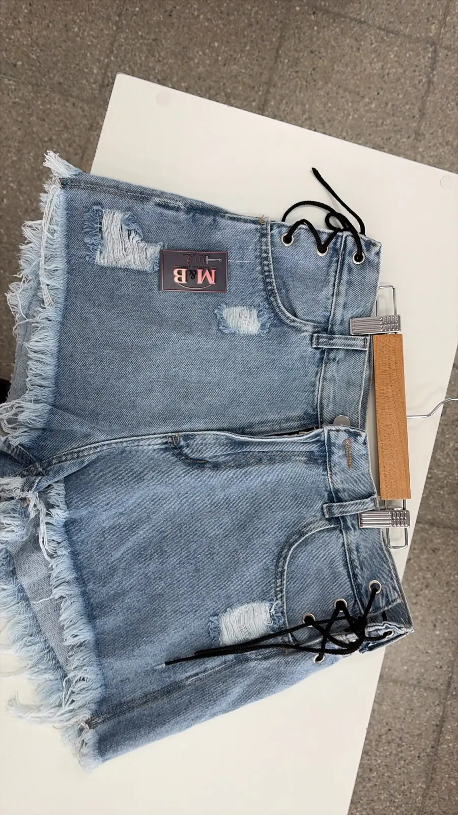 Short de jean mujer desflecado con cordones laterales